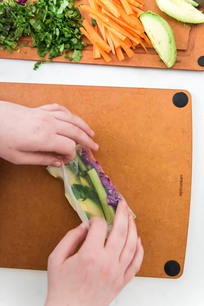 folding spring roll wrapper around fillings